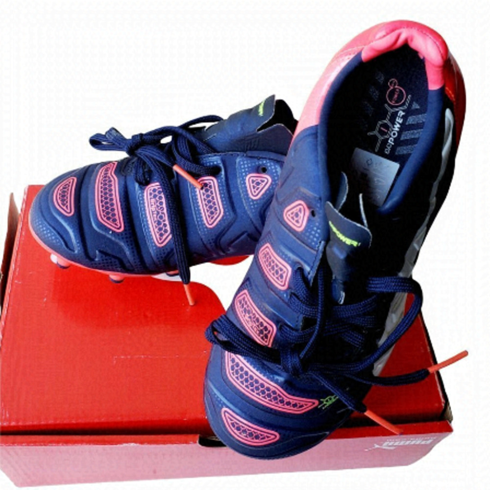 Puma blue-White junior soccer trainers cleats. size 3